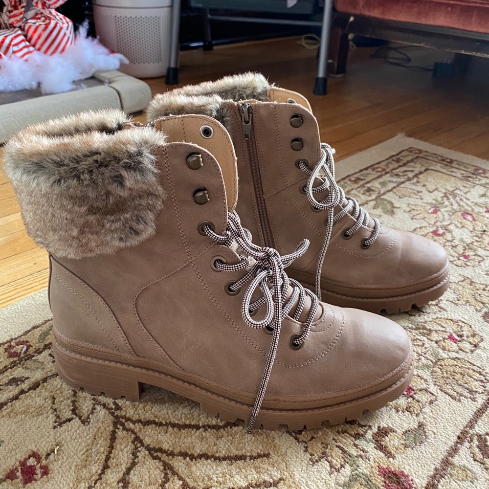 Boots size 11